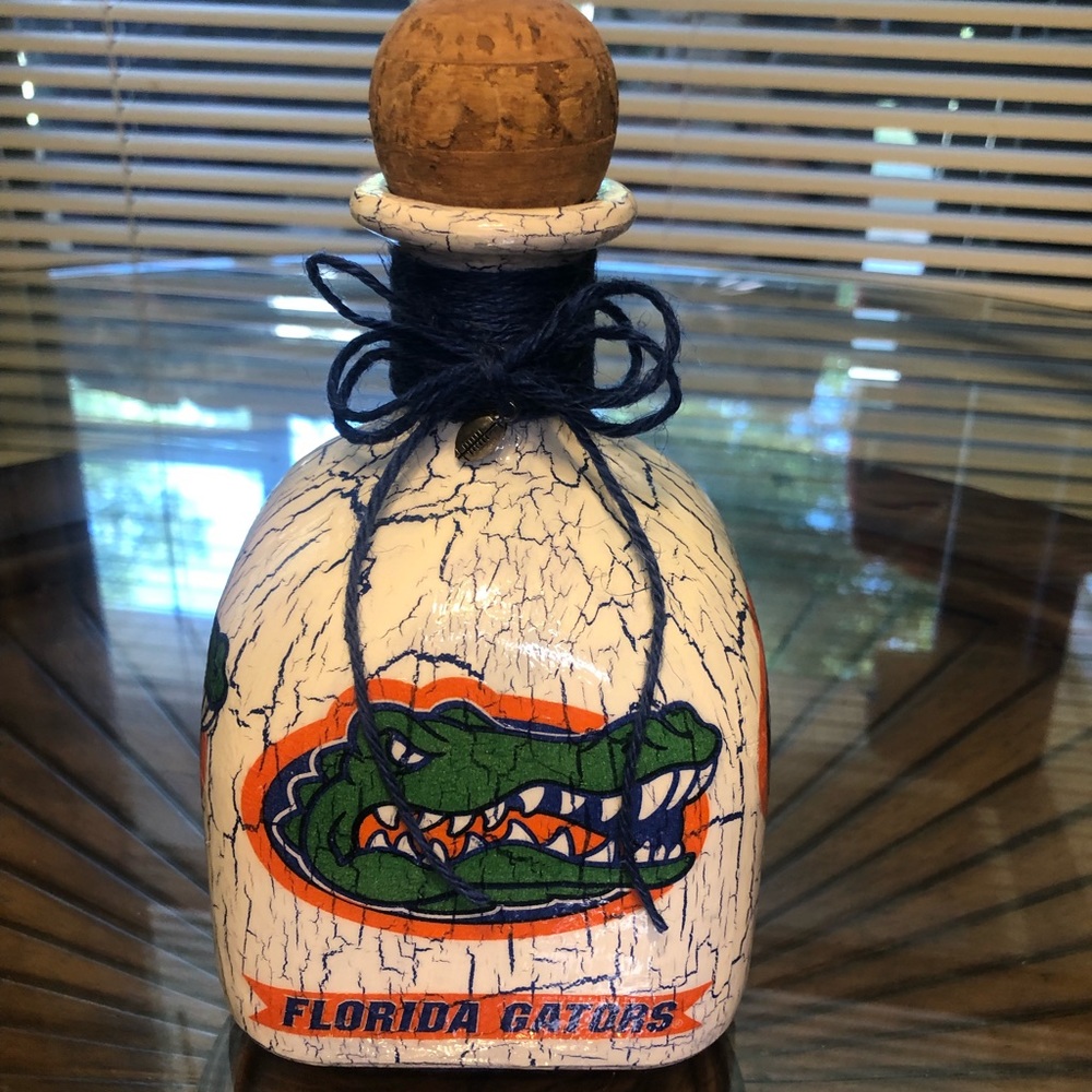 FLORIDA GATORS 🐊 PATRON - Hand Made Decorative Glass Patron Bottle.